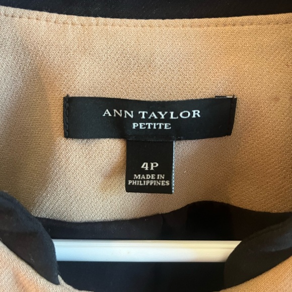 Gorgeous NWOT Ann Taylor Tan blazer 4P - Picture 2 of 5